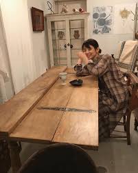 石田ゆり子さんはinstagramを利用しています 山梨県にぶどう狩りに行きました 昨年 にげはじで ぶどう狩りのシーンを撮影して以来 すっかり あの世界に魅了されてしまいまして ぶどう 好きです インテリア 石田ゆり子 テーブル