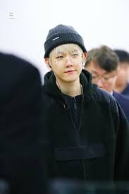 Our story begins when a newly crowned supreme alpha stumbles across a blue omega in the temple of the gods, unaware of his heritage! 10 Airport Outfits That Proved Only Exo S Baekhyun Can Make Casual Fashion This Dazzling Koreaboo
