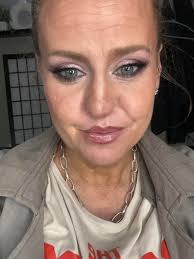 🤷🏼‍♀️🤳Ever wonder why some women can't stop taking selfies? Because she  FINALLY found the beauty inside herself that she always thought she was  lacking❤️ Because she's not ashamed of what she's become!!🫶