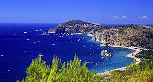Si trova nella zona meridionale della campania, sospeso tra mari e monti nella provincia di salerno.l'area, patrimonio unesco, nasconde spiagge segrete, scogliere, borghi di pescatori ed importanti testimonianze archeologiche. Cilento Ferienhaus Ferienwohnung Hotel Kampanien Suditalien Cilento Ferien De