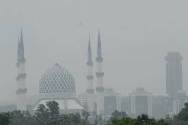 In 2019, petaling jaya was recorded as having a yearly pm2.5 average of 19.6 μg/m³, a reading that put it into the 'moderate' pollution bracket for that year, which requires a pm2.5 reading of anywhere between 12.1 to 35.4 μg/m³ to be classified as such. Haze Unhealthy Api Readings In Six Areas In Selangor The Star