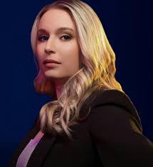 Danielle Goff's Instagram, Twitter & Facebook