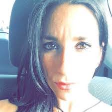 Kari Sheldon's Instagram, Twitter & Facebook