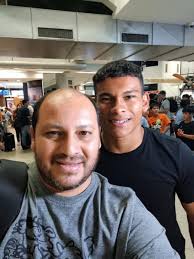 🚨🚨| JUST IN: Diego León is at the airport ahead of travelling to England  to complete his move to Manchester United. [@Gimenez_Erni]