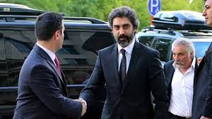 Tarık akan kadar uzun değilim (1.90), ama ikisinin arasında. Necati Sasmaz Kimdir