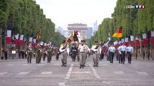 La date de la fête nationale fut arrêtée après maintes discussion et tergiversations, tout comme le choix de l'hymne national. Le Defile Du 14 Juillet A T Il Toujours Eu Lieu Sur Les Champs Elysees Lci