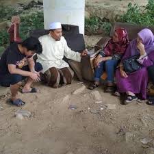 Mas sonny dan mbak ayu udah dateengg. setengah berteriak aku memanggil istriku yang sedang masak di dapur. Selepas Gempar Isu Laporan B0m Palsu Kali Ini Lelaki Ini Terjun Sungai Pula