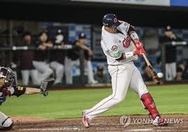 이대호 전 프로야구 선수협회장은 12월 2일 서울 청담동 리베라호텔에서 기자회견을 갖고 자신을 둘러싼 '판공비 논란'에 대해 입을 열었다. ë¡¯ë° ì´ëŒ€í˜¸ ì ì‹œíƒ€ë¡œ ì‚¼ì„±ì— 1 0 ìŠ¹ë¦¬