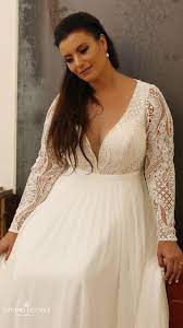 Bohemian Plus Size Brautkleid Mit Langen Spitzenarmeln Und Tiefem Va Plus Wedding Dresses Plus Size Wedding Dresses With Sleeves Bohemian Style Wedding Dresses