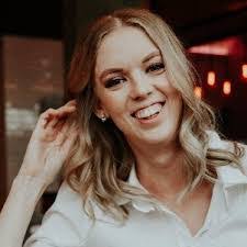 Alyssa Dyer's Instagram, Twitter & Facebook