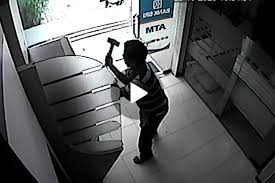 Daftar alamat bank di indonesia. Diduga Depresi Ditinggal Istri Pria Di Jember Rusak Atm Pakai Palu Dan Obeng