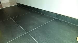 Die bodenleiste eignet sich für pvc, laminat, parkett, fliesen oder teppichboden und verschönert mit ihrem modernen. á… Fliesen Mit Fliesensockel Oder Sockelleisten Seite 2