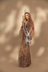 She is fluent in portuguese and english. 3is0jsmgtnlu3m