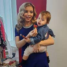Rachel riley was looking very bumpy as she stepped out with pasha kovalev and their daughter maven in salford on monday (picture: Rachel Riley Feeds Her Baby Daughter Maven Strawberries At Work In Sweet Snaps Aktuelle Boulevard Nachrichten Und Fotogalerien Zu Stars Sternchen