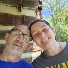 What campgrounds near the Ark Encounter in Kentucky have full hookups for  37' campers?