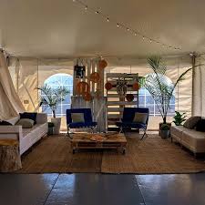 mobilier zack table palette et fauteuils barcelone dans un environnement lounge definitivement digne de pinterest deco par becalitha instagram inspiration