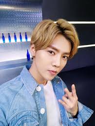 Pin By Phim Newspaper On Luhan เป น กวาง Luhan Exo Luhan Singer