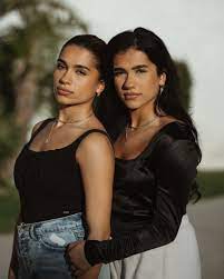 To be included in this list, the person must have a wikipedia article showing they are pakistani american or must have references showing they are pakistani american and are notable. Serpent Necklace Evryjewels