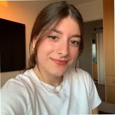 Lisa Constant's Instagram, Twitter & Facebook