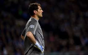 Hij speelde tussen 1999 en 2020 voor real madrid en fc porto.casillas was van 2000 tot en met 2016 international in het spaans voetbalelftal, waarmee hij in 2010 wereldkampioen werd en in zowel 2008 als 2012 europees kampioen.in 2012 werd hij spaans recordinternational. Iker Casillas Porto Goalkeeper Recovering In Hospital After Suffering Heart Attack In Training