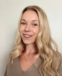 Lenore Newman's Instagram, Twitter & Facebook