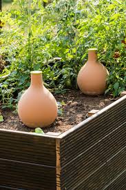 Hochbeete Bewassern Mit Gefassen Aus Ton Der Kleine Horrorgarten Hochbeet Bewasserung Garten Erhohte Beete