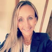 Melanie Marshman's Instagram, Twitter & Facebook