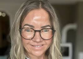 Carla voksede op i en kristen sekt: 'Mor sagde, at vi var en synd'