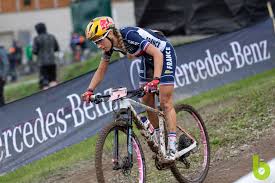 Elle remporte la même année le titre mondial sur le relais mixte vtt. Pauline Ferrand Prevot World Champion Xco 2020 After A Performance Full Of Power And Technique