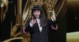 演唱:#持修表演節目『根本不是我對手』以專輯《房間裡的大象》入圍「最佳新人獎」的持修!被粉絲封為「寶藏男孩」，以歌曲《imma get a new one. é‡'æ›²31 é‡'æ›²æœ€ä½³æ–°äºº æŒä¿® å¥ªçŽ å™´ç«é¾ç™¼å¨å¡ç‰‡é‡'é¡æ›å…‰