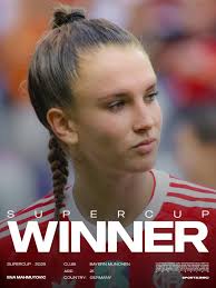 britta_carlson_ 🤝 @fckoeln_frauen 📝 Britta #Carlson unterschreibt Ihren  ersten Vertrag als Cheftrainerin und trainiert ab sofort die FC-Frauen. In  ihren bisherigen Stationen war sie als Co-Trainerin von 2008-2018 beim VfL  Wolfsburg und