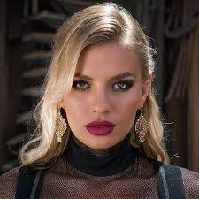 Michelle Lora's Instagram, Twitter & Facebook