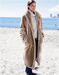 Vestes fausse fourrure & fausse fourrure. 10 Creations En Fausse Fourrure Fausse Fourrure Fourrure Manteau