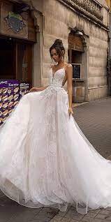 Robe De Mariage Et Coiffure Robe De Mariee Princesse Belle Robe De Mariee Robe De Mariee