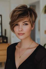 bellezas y corte de cabello para dama y callero manicure y pestañas falsas 