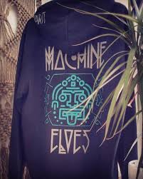 Elves have been portrayed in many different ways in many different forms of media from the magical fierce warriors in tolkien's world to the cute little… what the machine elves told me on dmt. Dmt Machine Elves Hoodie Inspiriert Von Terrence Mckenna Etsy