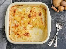 Danach das gemüse auf den kartoffeln verteilen, wieder eine lage kartoffeln, dann eine lage gemüse einschichten und mit kartoffeln abschliessen. Pin Von Daniela Auf Rezepte Rezepte Rezept Kartoffelgratin Kartoffelauflauf Rezept