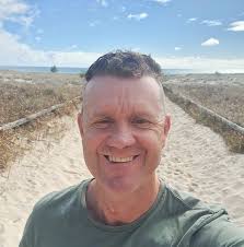 What are some good coffee shops in Coolum with easy parking?