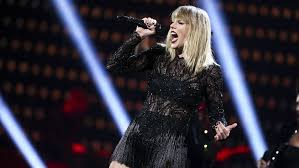 Watch Taylor Swift Give Surprise Performance In Nashville