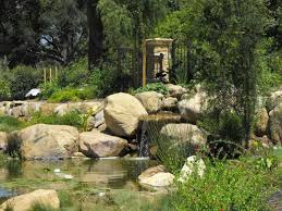 91 Ideen Fur Einen Traumhaften Wasserfall Im Garten Oase Der Ruhe In 2020 Wasserfall Garten Deko Natur Hinterhof Garten