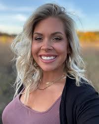 Jennifer Dykstra's Instagram, Twitter & Facebook