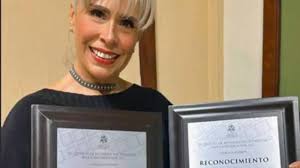 Reconocen a la primera mujer notaria de Baja California Sur