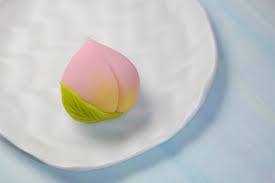 和菓子職人 三納寛之さんはinstagramを利用しています 早桜 練り切り製 小豆漉し餡 河津桜をイメージしたお菓子で雛祭りが近づくと 左近の桜 として販売したりしてます さてさて 先日はゲリラ的 dessert recipes fruit drinks fruit