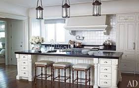 Look Inside Suzanne Rheinstein S Georgian Style House In Los Angeles White Kitchen Decor Kitchen Design Kitchen Decor