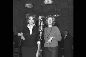 Bellissime Mina E Monica Vitti Dietro Le Quinte Di Gran Gala 1960 Cantanti Immagini Personaggi