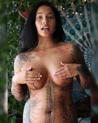 Naomi King on X: TW: scars, stitches... boobs. One week post-op from my  breast reduction! I posted these on Instagram and had a nice discussion  with a LOT of people about their