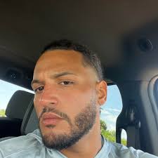 3 años desde su instalación y Richard contento con el servicio y calidad de  trabajo que le hicimos. Cuando trabajas con los expertos todos los  materiales son anticorrosivo, paneles de última tecnología,