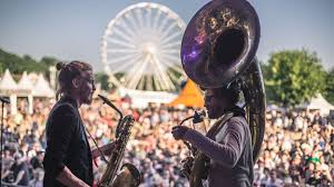 Das festivalteam hat daher nach kreativen lösungen gesucht und nutzt nun die möglichkeiten der modernen kommunikationstechnologie. Love Peace Das Woodstock Der Blasmusik O3 Events