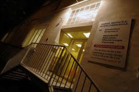 A La Maison Medicale De Clamart Des Patients Plus Preoccupes Par Leur Sante Que Par Les Resultats Le Quotidien Du Medecin