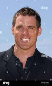 L'attore ben Broder mette in posa per i fotografi in mare durante una  fotocellula per promuovere il suo nuovo film "A Killer With" al Carlton  Beach durante il 57° Festival di Cannes